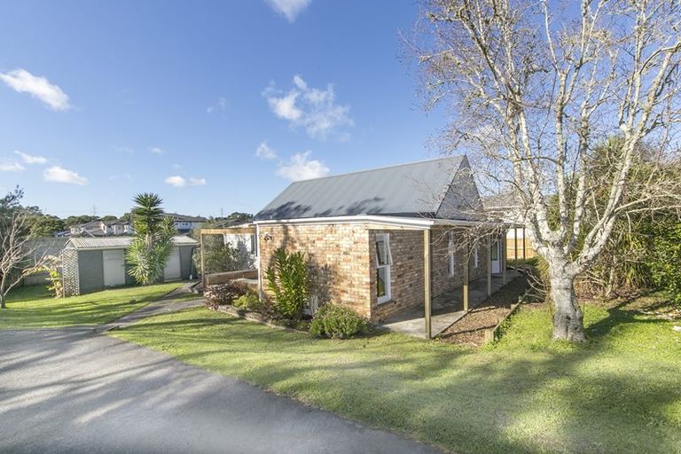 Photo of property in 72 Matua Road, Huapai, Kumeu, 0810