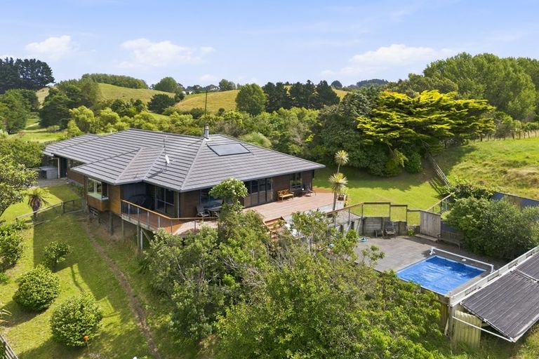 Photo of property in 84 Derham Road, Te Horo, Otaki, 5581