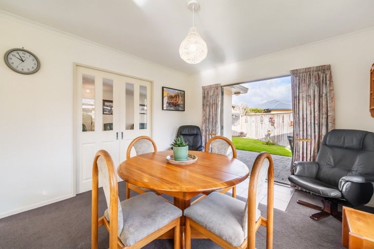 Photo of property in 5 Rosebank Place, Avalon, Lower Hutt, 5011