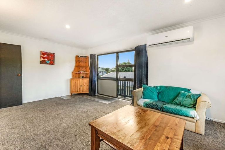 Photo of property in 84 Pioneer Road, Moturoa, New Plymouth, 4310