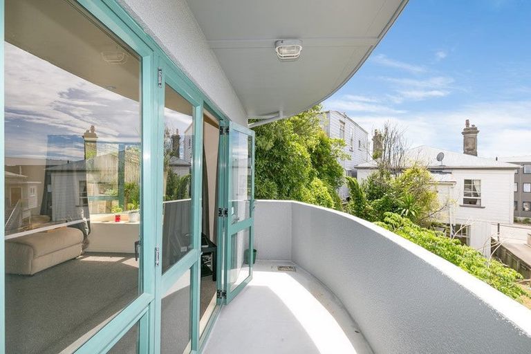 Photo of property in 1 Oak Grove, Mount Cook, Wellington, 6011