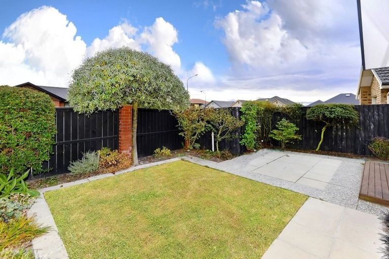 Photo of property in 3 Woodhaven Place, Parklands, Christchurch, 8083