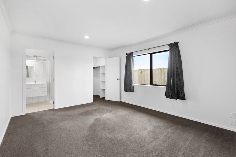 Photo of property in 21 Chadwick Place, Rototuna North, Hamilton, 3210