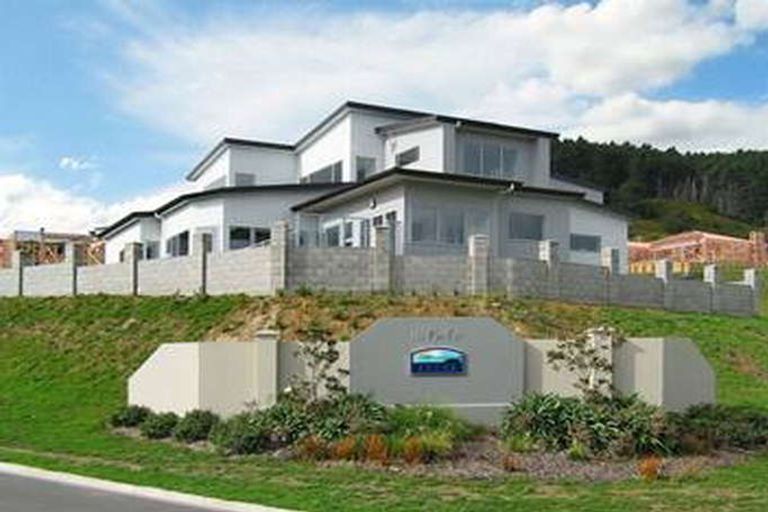 Photo of property in 1 Hollyford Place, Aotea, Porirua, 5024