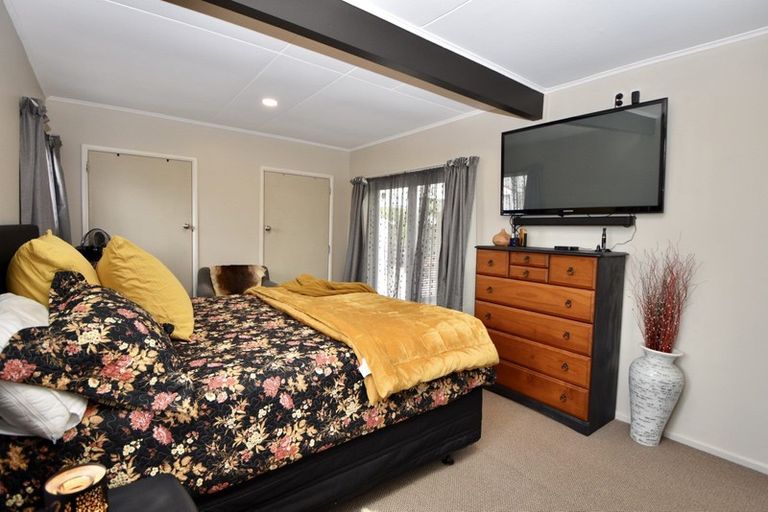 Photo of property in 65 Victoria Street, Carterton, 5713