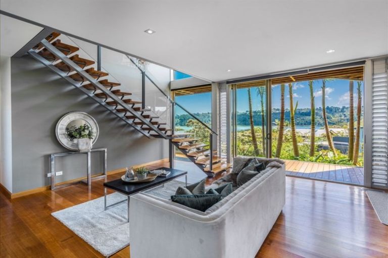 Photo of property in 21 Schopolo Place, Schnapper Rock, Auckland, 0632