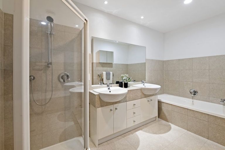 Photo of property in Mon Desir Apartments, 5/175h Hurstmere Road, Takapuna, Auckland, 0622