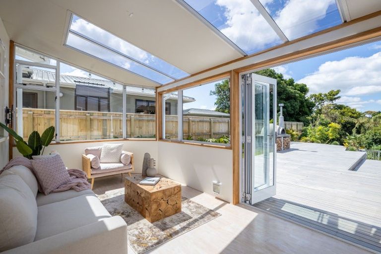 Photo of property in 25 Glen Almond Street, New Plymouth, 4310
