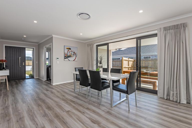 Photo of property in 20 Atlantic Drive, Fitzherbert, Palmerston North, 4410