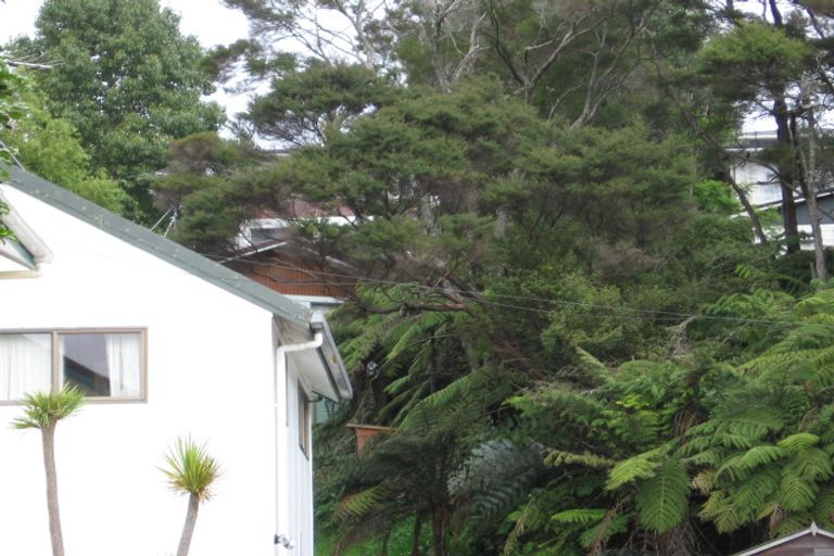 Photo of property in 1/23 Glencourt Place, Glenfield, Auckland, 0629