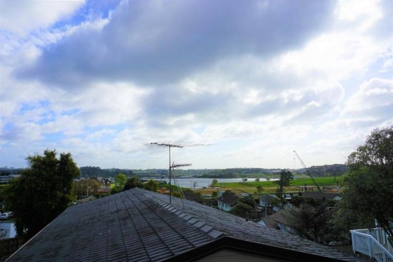 Photo of property in 1/24 Barbados Drive, Unsworth Heights, Auckland, 0632