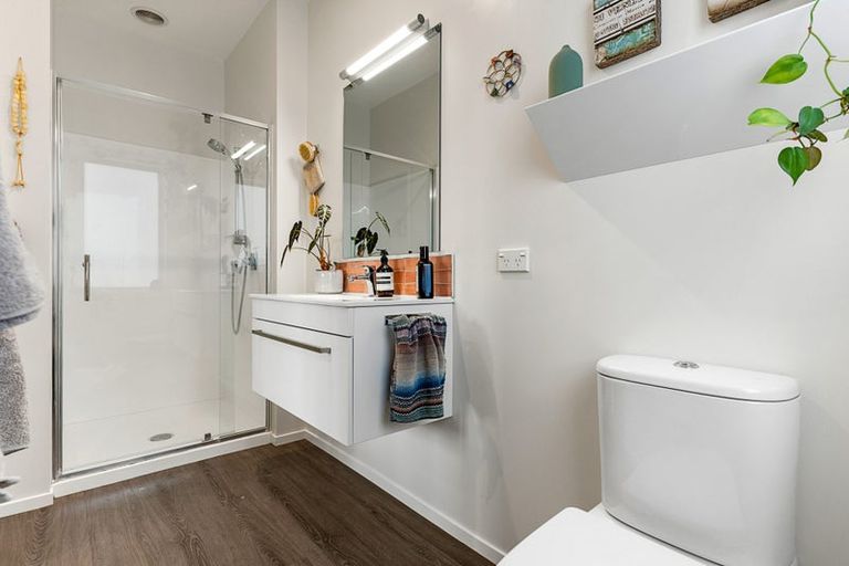 Photo of property in 72 Kiwitea Street, Sandringham, Auckland, 1041