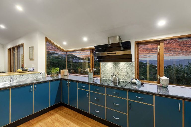 Photo of property in 12-12a Maungaraki Road, Korokoro, Lower Hutt, 5012