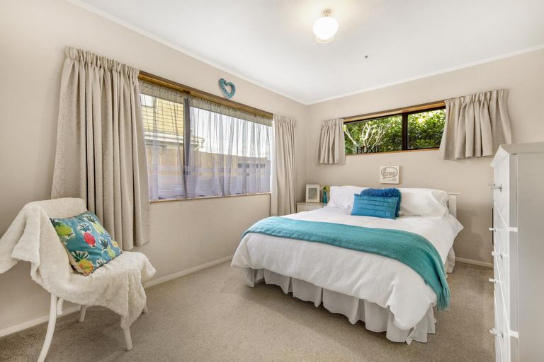 Photo of property in 3 Carlinka Place, Conifer Grove, Takanini, 2112