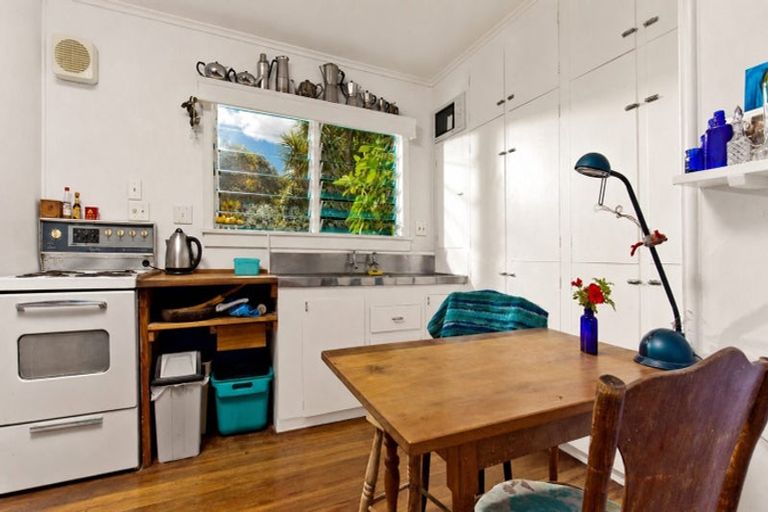 Photo of property in 42 Ngataringa Road, Devonport, Auckland, 0624