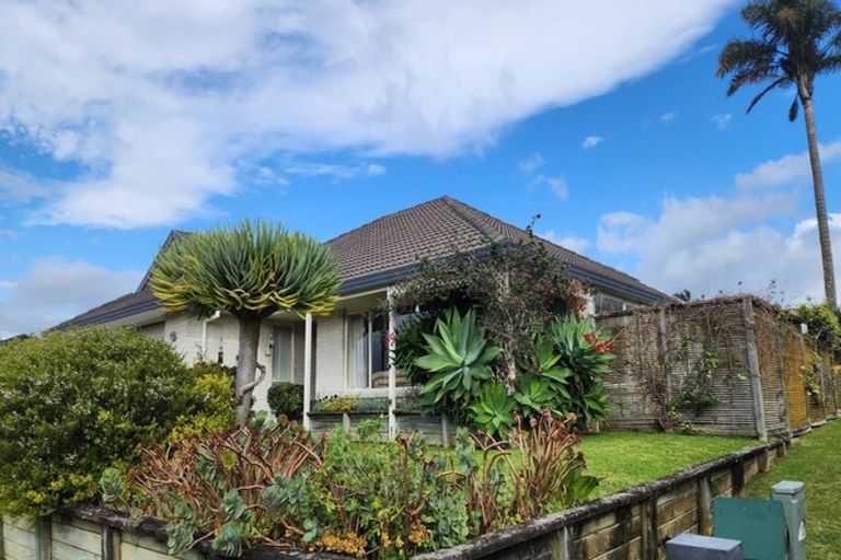 Photo of property in 1/12 Yarlside Place, Northpark, Auckland, 2013