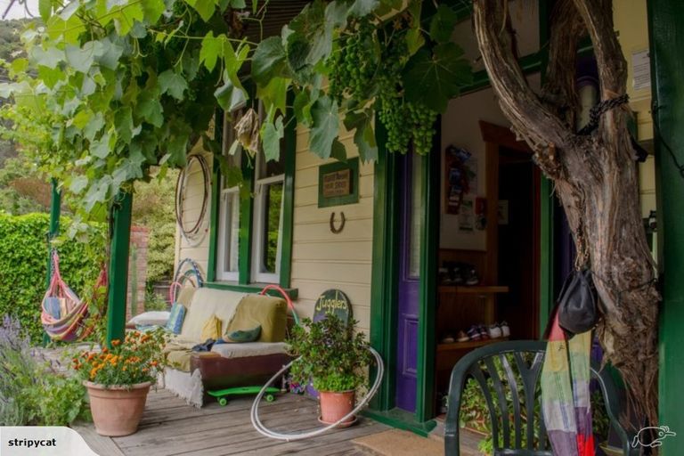 Photo of property in Jugglers Rest Backpackers, 8 Canterbury Street, Picton, 7220