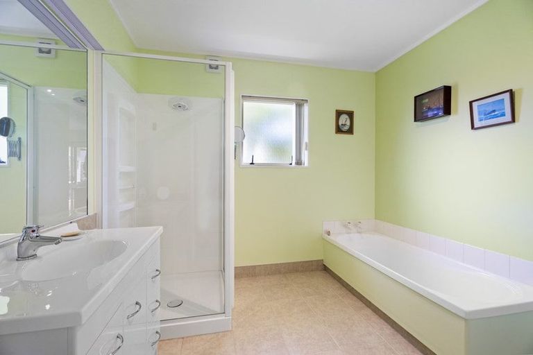 Photo of property in 370 Whangaparaoa Road, Stanmore Bay, Whangaparaoa, 0932