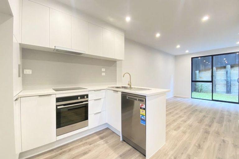 Photo of property in 5/37 Camelot Place, Glenfield, Auckland, 0629