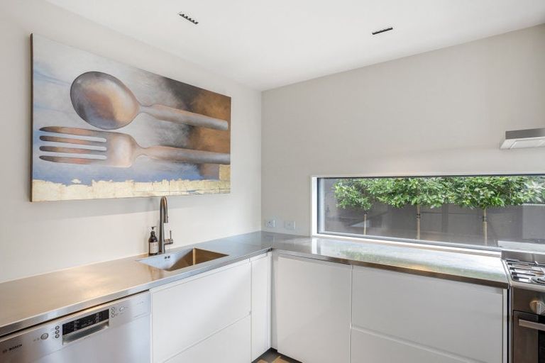 Photo of property in 14 Shalimar Crescent, Khandallah, Wellington, 6035