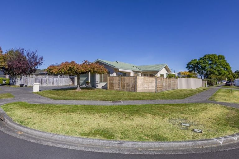 Photo of property in 2 Bucksburn Place, Greenmeadows, Napier, 4112