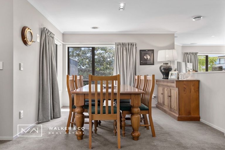 Photo of property in 30 Aragon Grove, Kingsley Heights, Upper Hutt, 5018