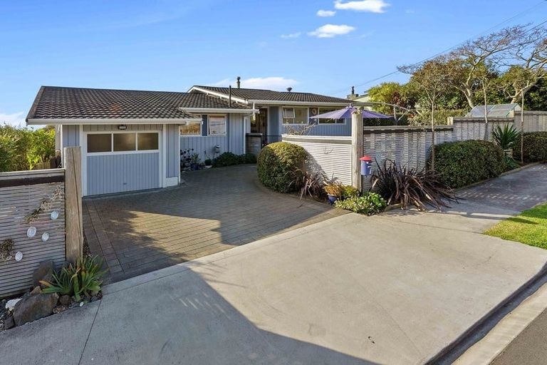 Photo of property in 7 Kawau Grove, Waikanae Beach, Waikanae, 5036
