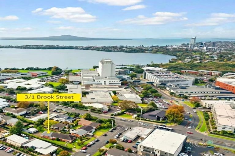 Photo of property in 3/1 Brook Street, Milford, Auckland, 0620