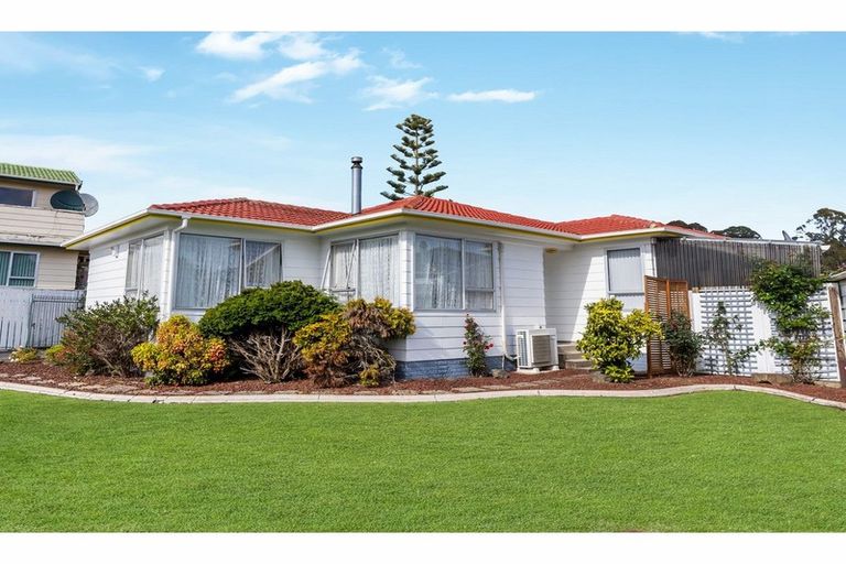 Photo of property in 17 Neems Place, Manurewa, Auckland, 2102