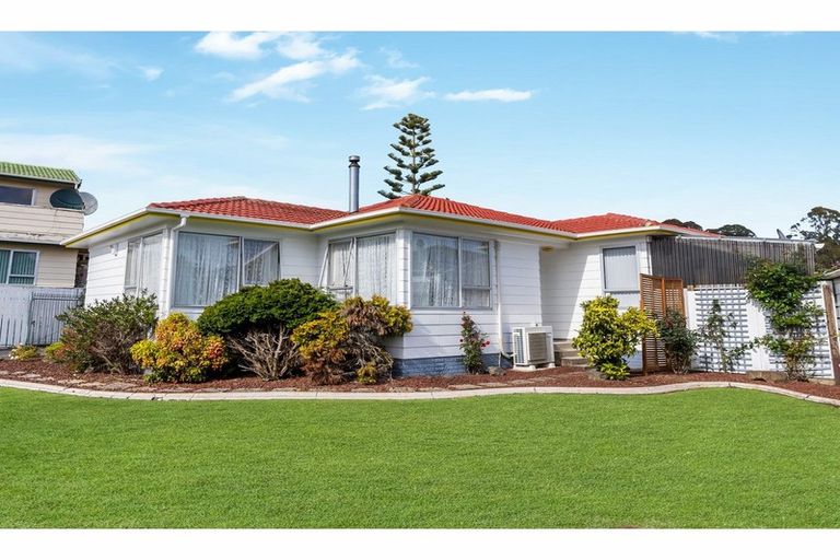 Photo of property in 17 Neems Place, Manurewa, Auckland, 2102