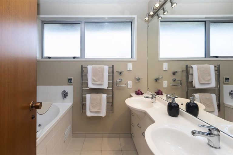 Photo of property in 53 Sayers Crescent, Ilam, Christchurch, 8041