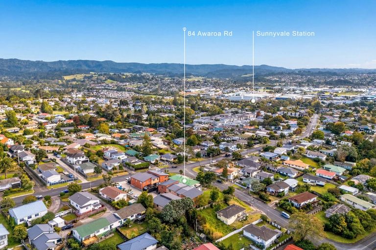 Photo of property in 84 Awaroa Road, Sunnyvale, Auckland, 0612