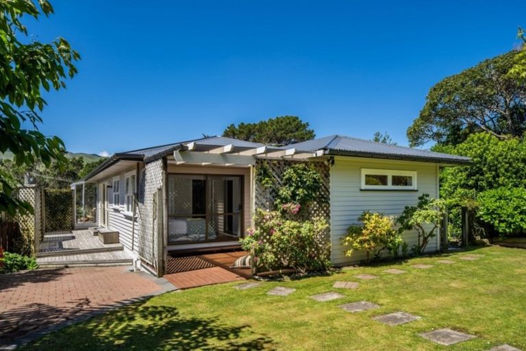 Photo of property in 104 Rawhiti Road, Pukerua Bay, 5026