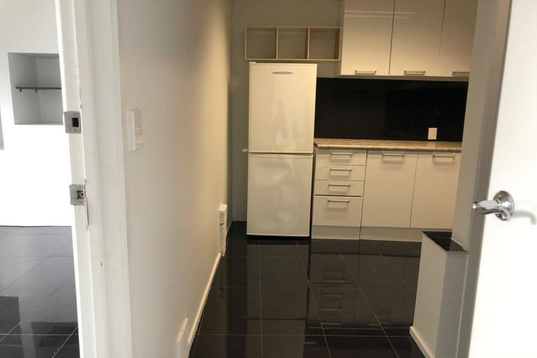 Photo of property in 2/3 Ellangowan Road, Waiake, Auckland, 0630