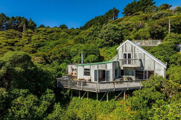Photo of property in 105 Cluny Road, Plimmerton, Porirua, 5026