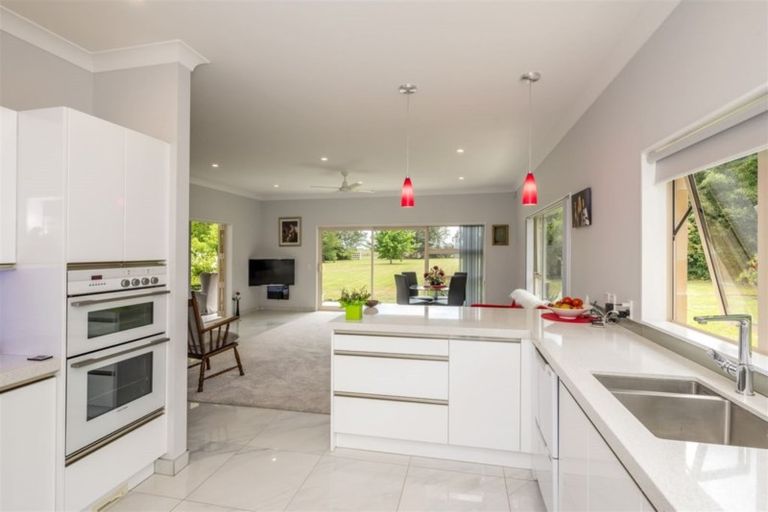 Photo of property in 85 Waikawa Beach Road, Manakau, Levin, 5573