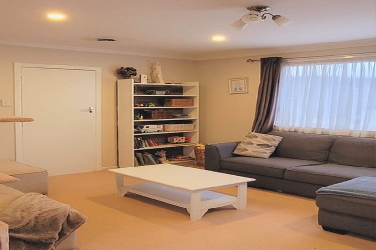 Photo of property in 41 Chorley Avenue, Massey, Auckland, 0614