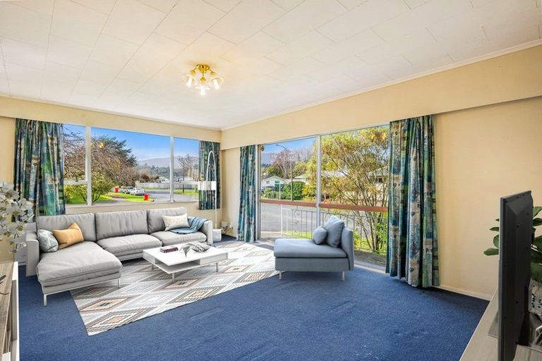 Photo of property in 1 Monterey Place, Totara Park, Upper Hutt, 5018