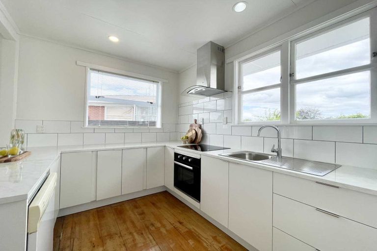 Photo of property in 15 Kensington Place, Fairfield, Hamilton, 3214