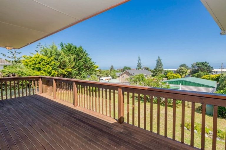 Photo of property in 3 Norna Grove, Waikawa Beach, Levin, 5573