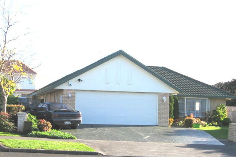 Photo of property in 3 Jane Eyre Drive, Somerville, Auckland, 2014