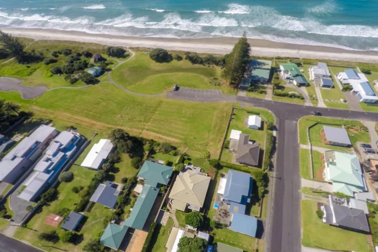 Photo of property in 21 Dillon Street, Waihi Beach, 3611