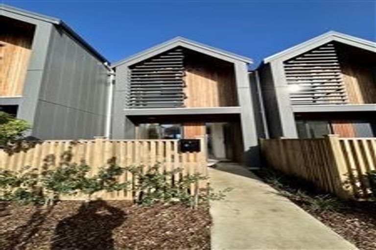 Photo of property in 90 Tarapuka Road, Westgate, Auckland, 0814