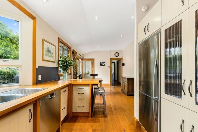 Photo of property in 140 Hackthorne Road, Cashmere, Christchurch, 8022