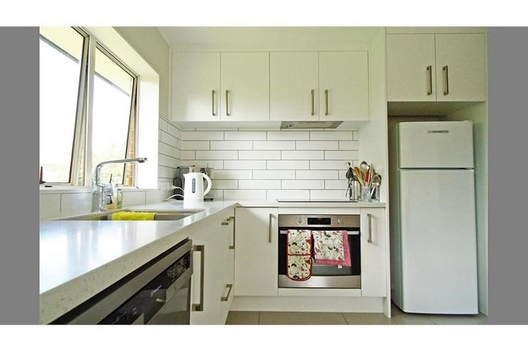 Photo of property in 118b Hutchinson Avenue, New Lynn, Auckland, 0600