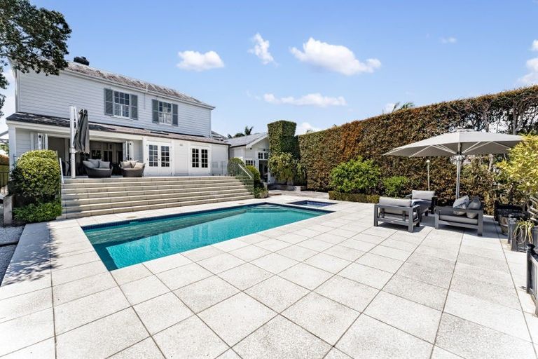Photo of property in 52 Bassett Road, Remuera, Auckland, 1050