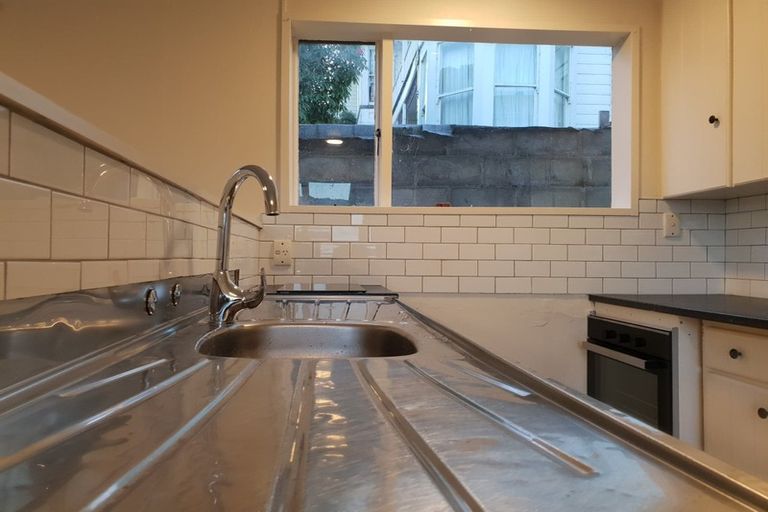 Photo of property in 2/106 Cargill Street, Dunedin Central, Dunedin, 9016