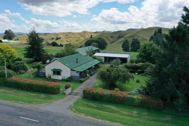 Photo of property in 2337 Rangiwahia Road, Rangiwahia, Kimbolton, 4774
