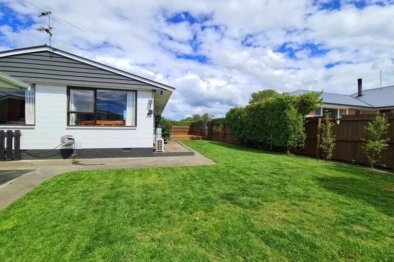 Photo of property in 18 Camelia Place, Islington, Christchurch, 8042