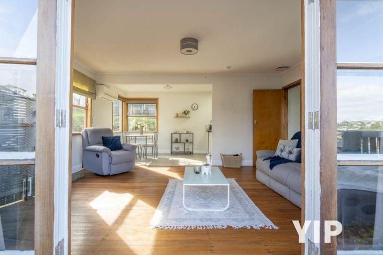 Photo of property in 56 Batchelor Street, Newlands, Wellington, 6037